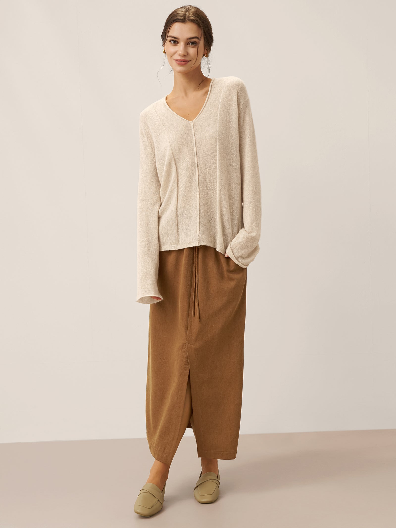 100% Mongolia Cashmere Lightweight V-Neck Sweater LUNETTE