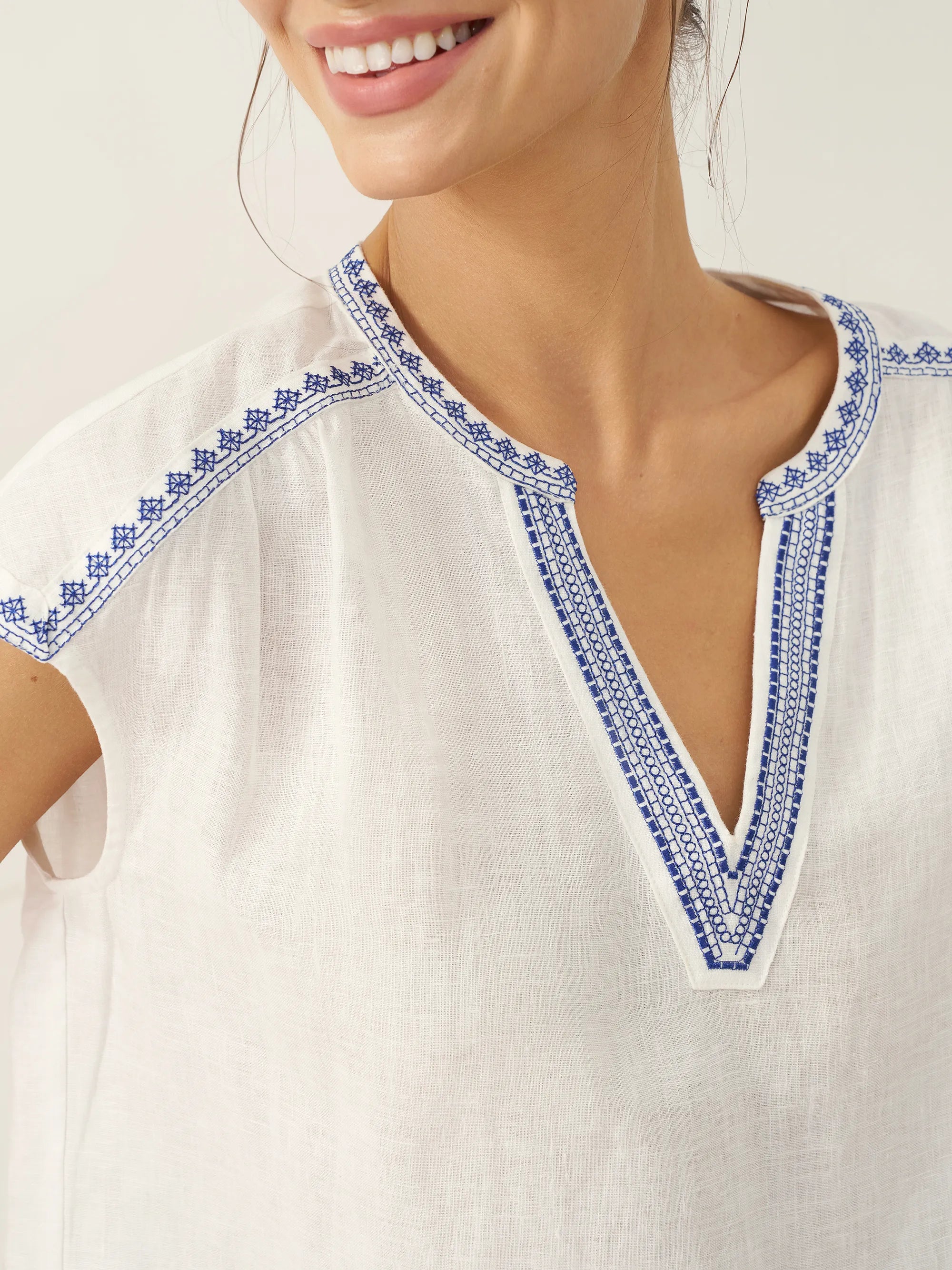 100% Linen V-Neck Embroidered Crop Top FENE