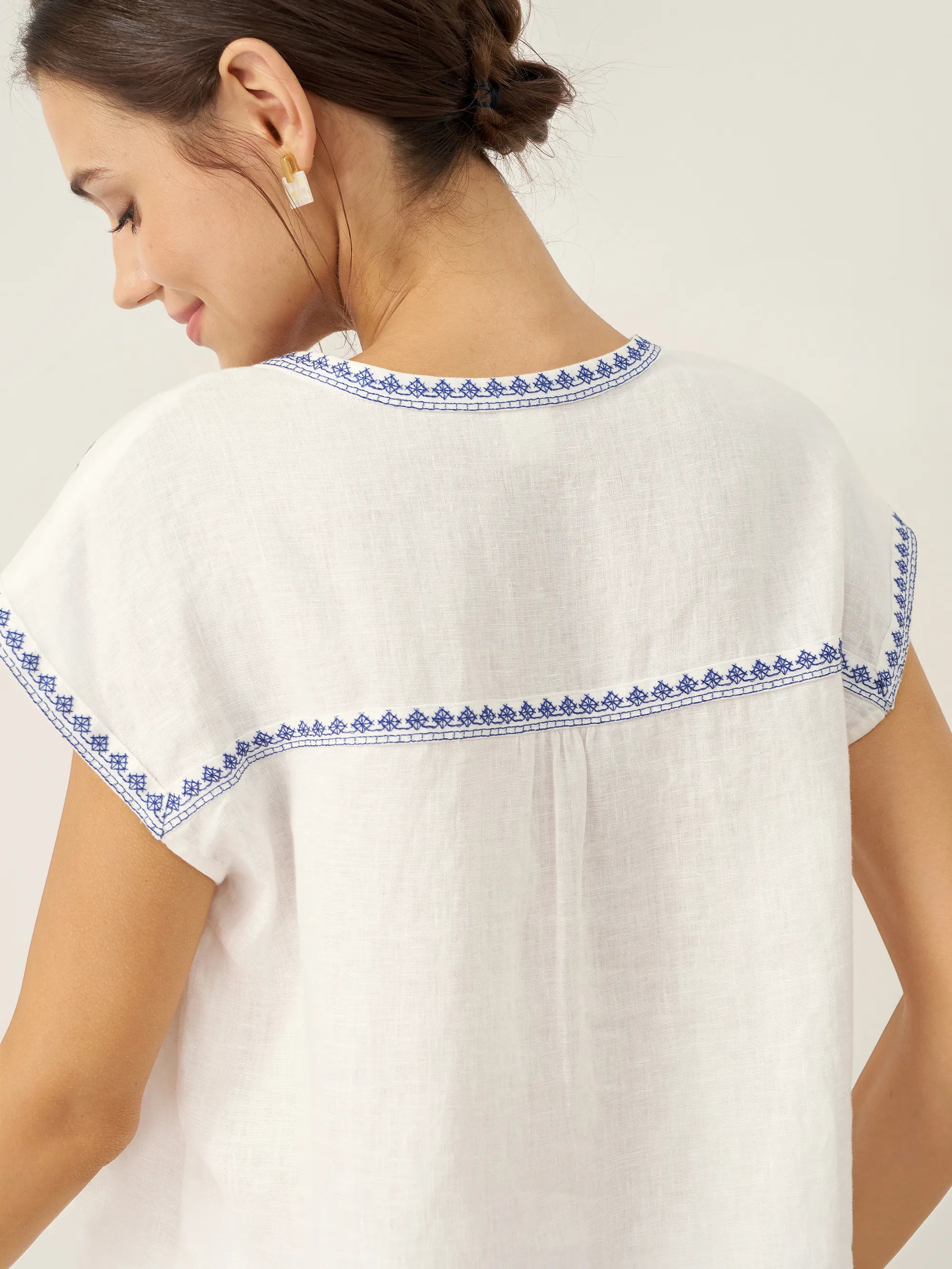 100% Linen V-Neck Embroidered Crop Top FENE