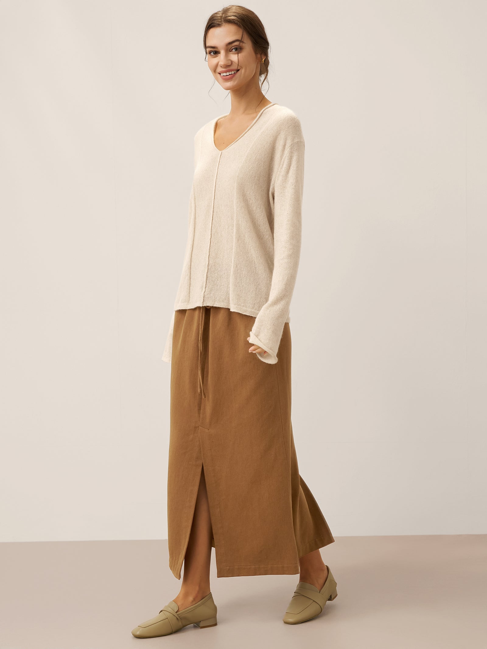 100% Mongolia Cashmere Lightweight V-Neck Sweater LUNETTE